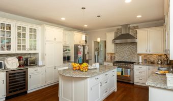 8809 SAUNDERS Ln, Bethesda, MD 20817