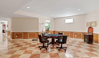 8301 FOX HAVEN Dr, McLean, VA 22102