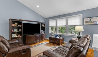 76 Lakehurst Dr, Coventry, RI 02816