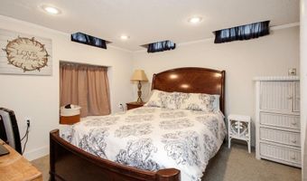 6124 Clarendon St, Bel Aire, KS 67220