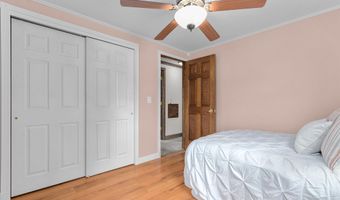 1525 E JOHN St, Appleton, WI 54915