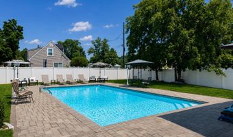 71 Compton St, Belford, NJ 07718