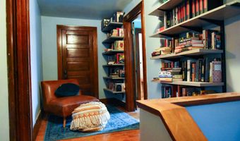 1011 W OKLAHOMA St, Appleton, WI 54914