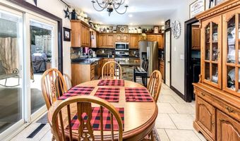 914 Lakeview Dr, Auburn, IN 46706