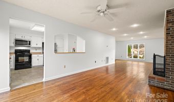 103 Pebble Creek Dr, Asheville, NC 28803