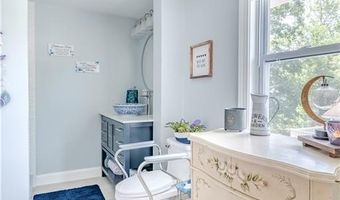 52 Planet Ave, East Providence, RI 02915