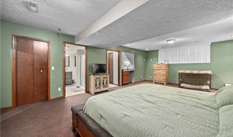 823 Willow Hollow Ct, Amherst, OH 44001