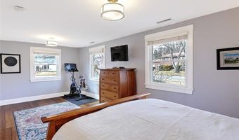 12 Grassy Plain Rd, Barrington, RI 02806