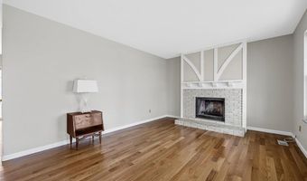 215 Shadyoak Dr, Ballwin, MO 63021