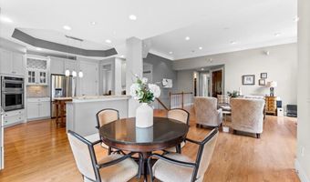 324 Meadowbrook Country Club Est, Ballwin, MO 63011