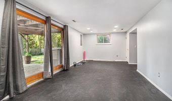 2576 Packard St, Ann Arbor, MI 48104