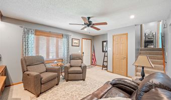 308 11th Ave NW, Altoona, IA 50009