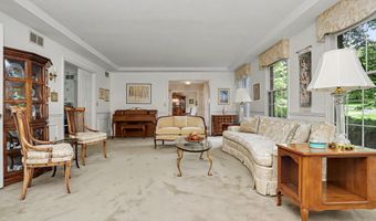 11 Tanglewood Dr, Danbury, CT 06811