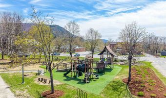 14 School St, Bristol, VT 05443