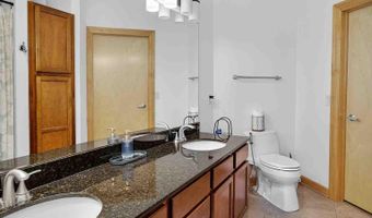 8253 Mayo Dr 201, Madison, WI 53719