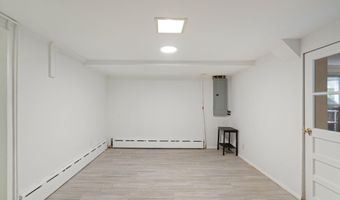 16 E LINDEN St, Alexandria, VA 22301
