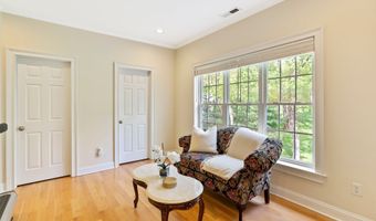 64 Warren Gln, Burlington, CT 06013