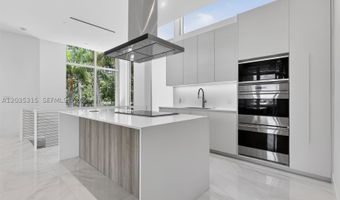 3750 Yacht Club Dr TH5, Aventura, FL 33180