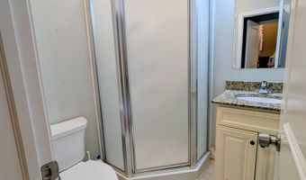 15 Old Oak Dr 15, Brookfield, CT 06804