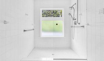 275 Boston Neck Rd, Narragansett, RI 02882