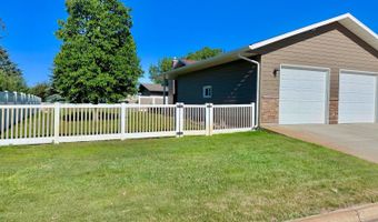 209 10th Ave NW, Bowman, ND 58623