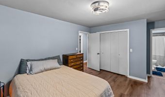 1304 S Adams Ave, Aurora, MO 65605