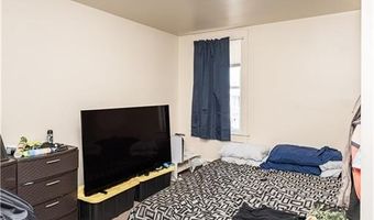 176 RAILROAD St, Lincoln, RI 02838