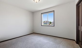 814 Curt Felt Dr, Alexandria, MN 56308