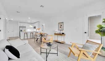 117 W 2ND St 202, Bayonne, NJ 07002