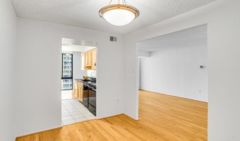4500 S FOUR MILE RUN Dr 807, Arlington, VA 22204