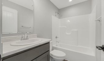 5165 Greyson Heights Dr, Auburn, IN 46706