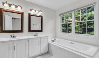 6618 FROST LAKE Ln, Alexandria, VA 22315