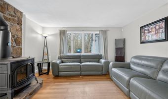 542 Main St, Hopkinton, RI 02833