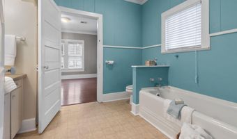 203 5th St, Abbeville, LA 70510