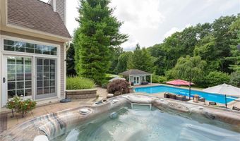 81 Crest Dr, Cranston, RI 02921