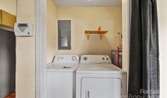 196 Spruce St, Badin, NC 28009