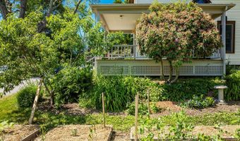 21 Elm St, Belfast, ME 04915