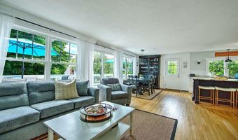 36 Fairway Rd, Narragansett, RI 02882