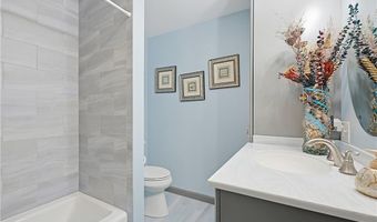 3 King St, Bristol, RI 02809