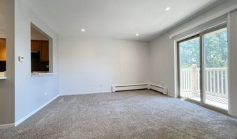 2415 N KENNICOTT Dr N 2D, Arlington Heights, IL 60004