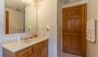 35 Jennie Cir, Agawam, MA 01001