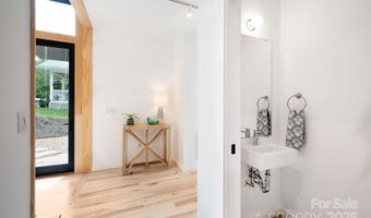 7 Haith Dr, Asheville, NC 28801