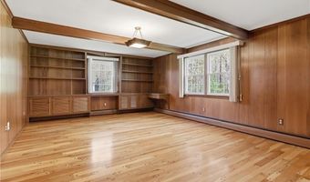 2 High Ridge Dr, Cumberland, RI 02864