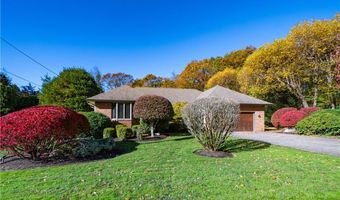 40 Phenix Ridge Dr, Cranston, RI 02921