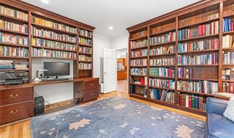 60 Pheasant Dr, East Greenwich, RI 02818