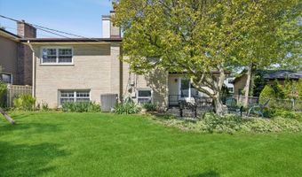 827 N Douglas Ave, Arlington Heights, IL 60004