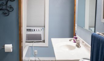 925 S 2nd St, Aberdeen, SD 57401