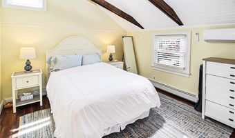 28 W Narragansett Ave, Newport, RI 02840
