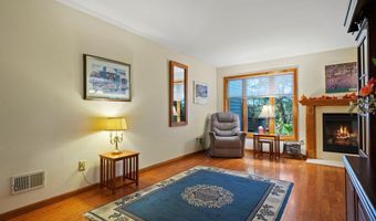 38 Woodside Dr, Albany, NY 12208