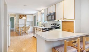 20 Elmsgate Way, East Providence, RI 02916